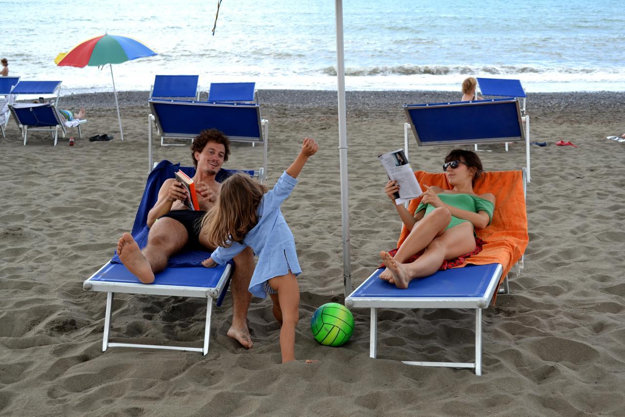 Le Esperidi Camping Ecoresort Марина-ди-Биббона Экстерьер фото